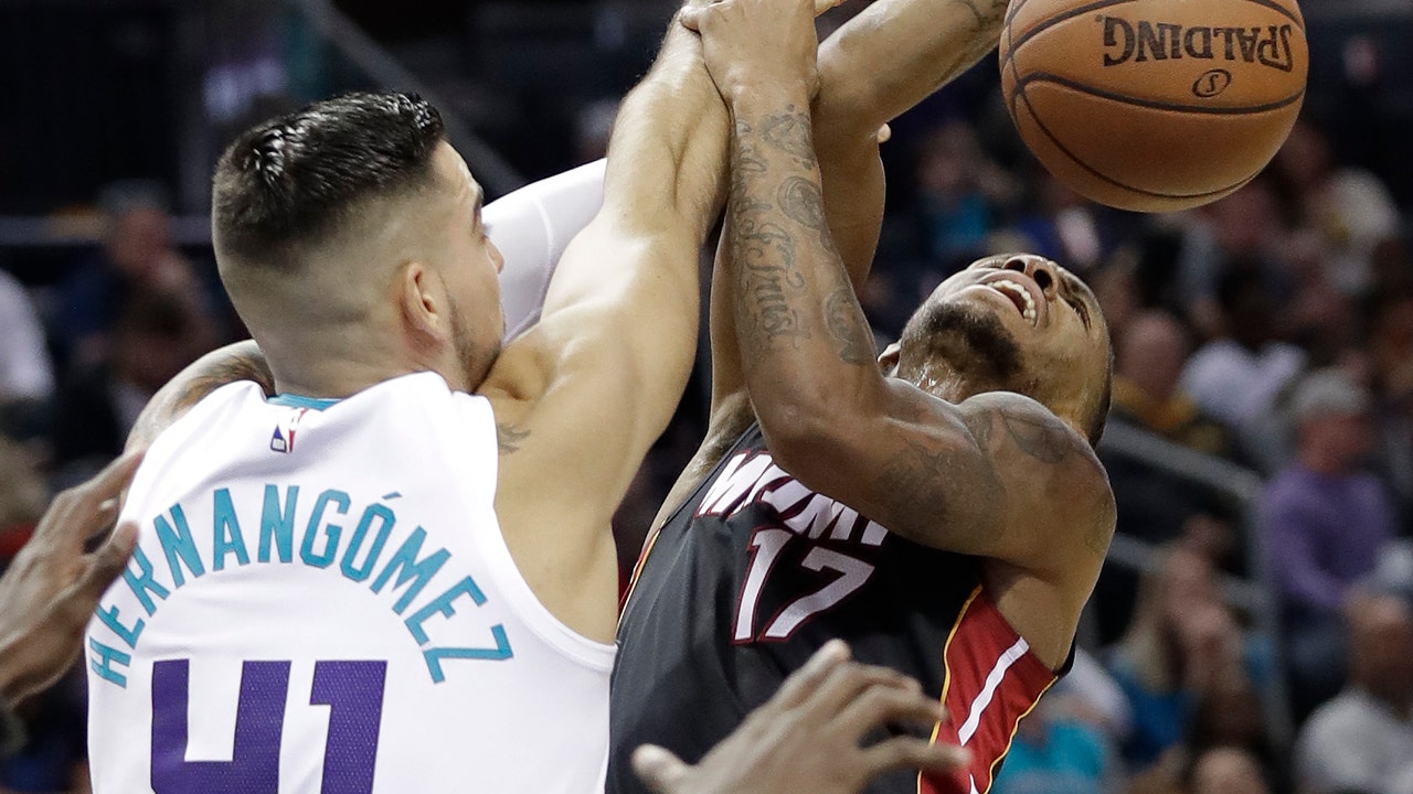 Tony Parker’s double-double lifts Hornets past Heat 125-113